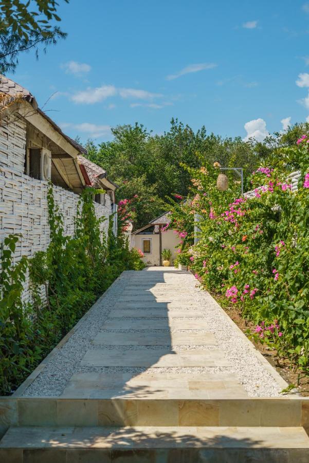 Ora Villas Gili Meno Exterior photo